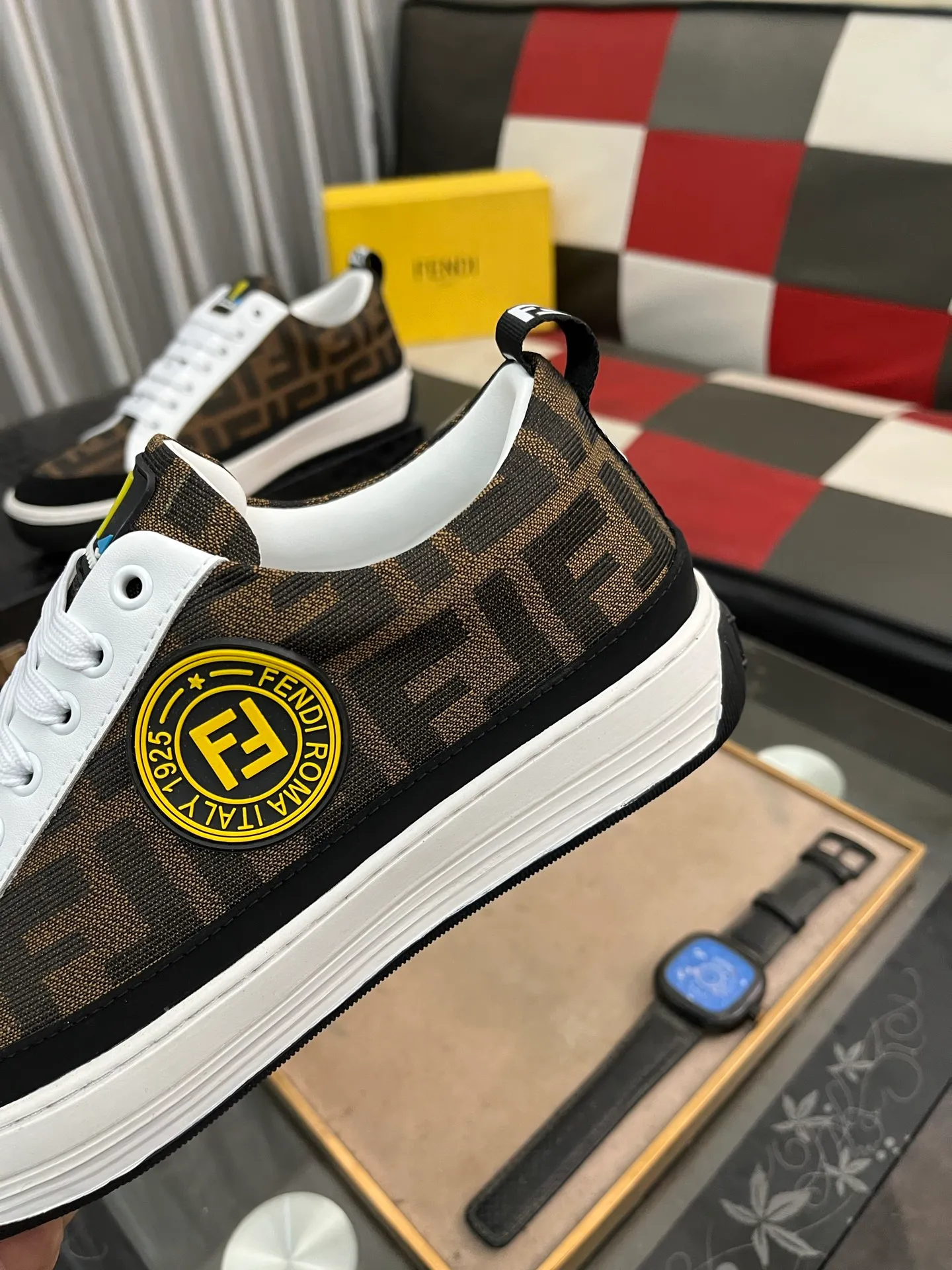 Men's Men's Shoes💰420⌚️⌚️[Fendi] Fendi's latest casual shoes for men! Available at counters simultaneously! Made entirely of imported top-grain calfskin, the interior is made of top-grain water-dyed cowhide, and the original factory-supplied rubber outsole. Leading new fashion concepts. Matching code: 38-442️⃣Colors available